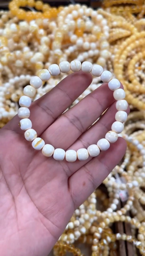 未镶嵌琥珀裸石C56  8左右