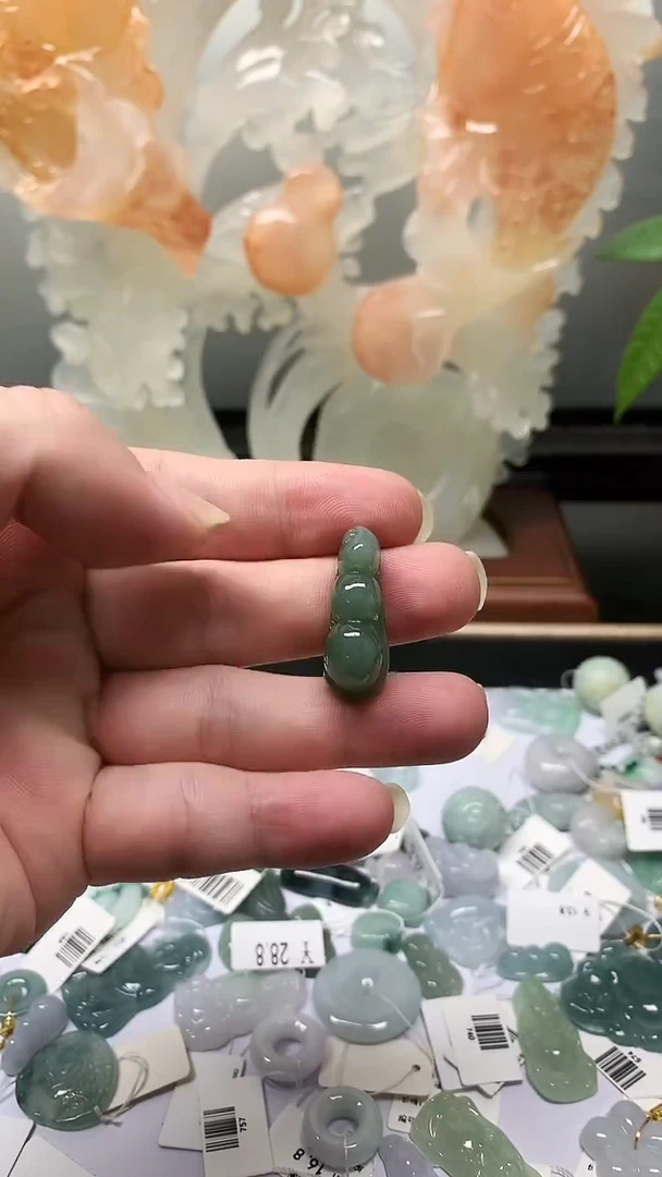 翡翠未镶嵌吊坠(不含链)60福豆