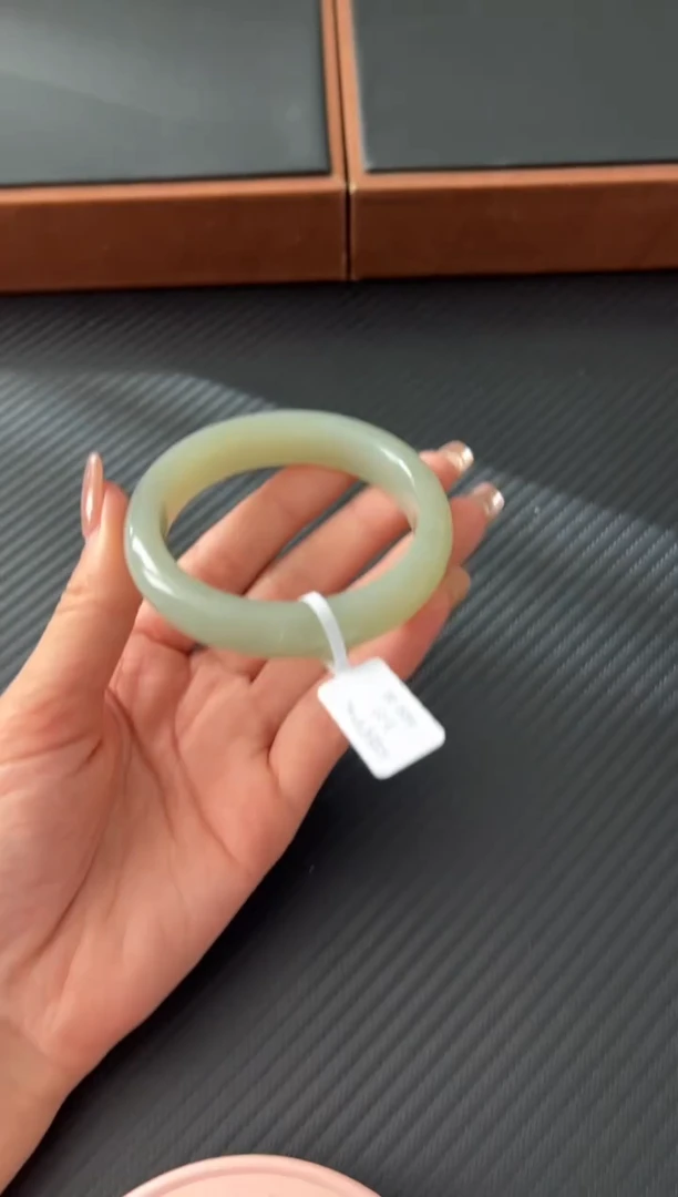 未镶嵌手镯和田玉且末微色差近矿57+mj