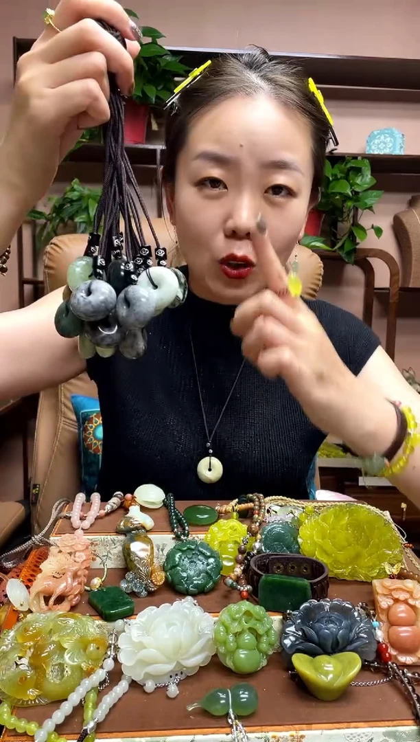 未镶嵌岫玉吊坠多样性发货发其中之一