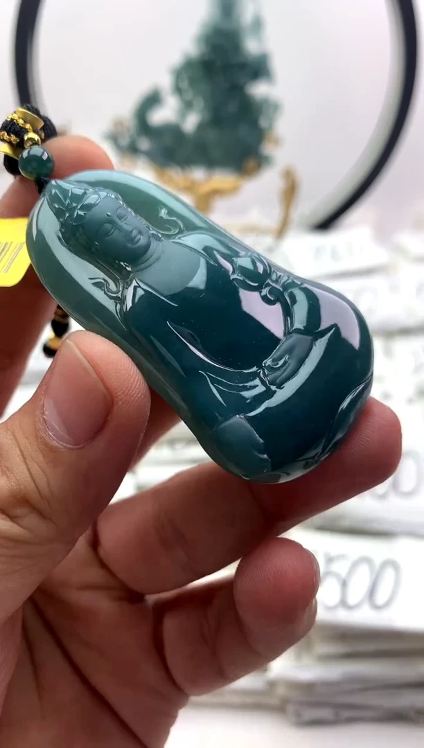 翡翠未镶嵌颈饰素衣观音