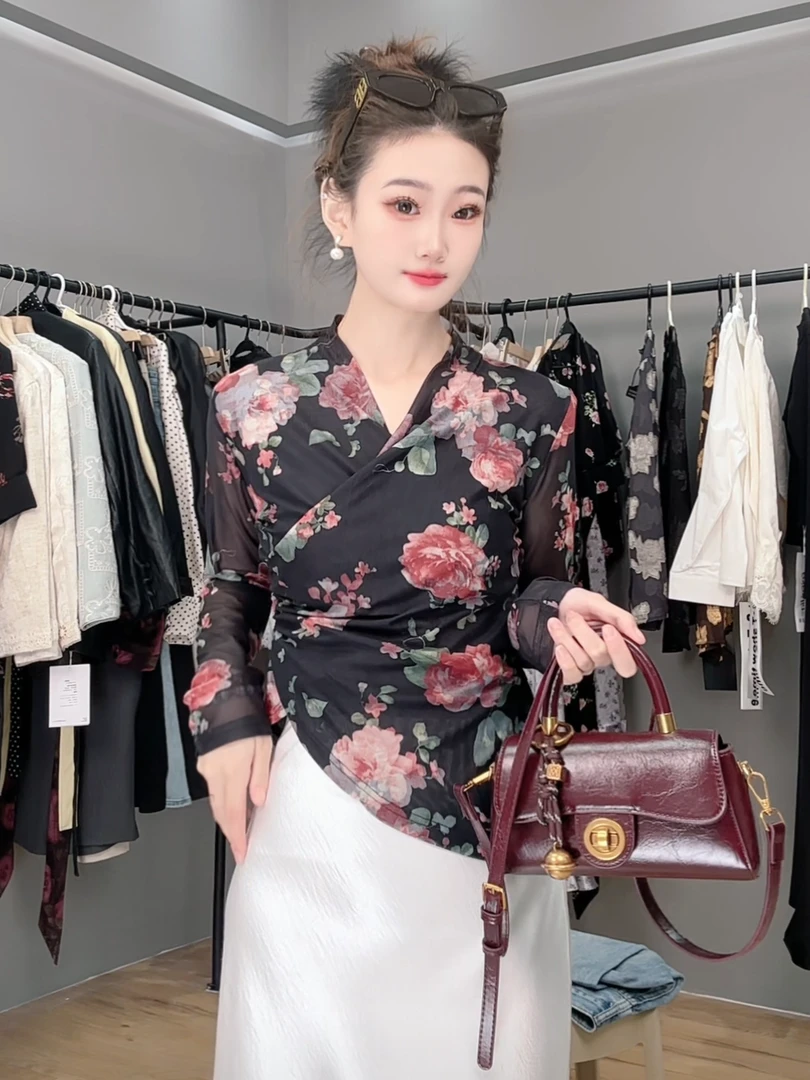 春季修身型显瘦T恤长袖女士花色复古网红印花