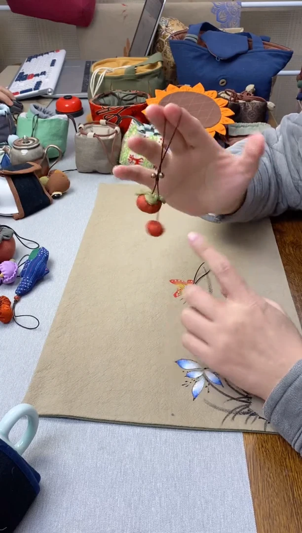 【闪购商品】小柿子手机挂（红色）————