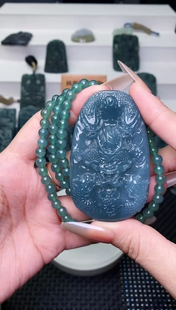 颈饰未镶嵌翡翠