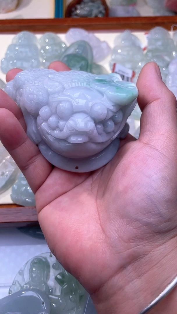 翡翠摆件未镶嵌金蟾