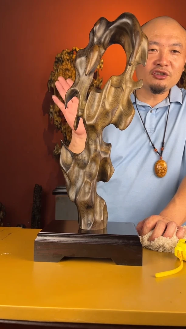 金丝楠在**方871金丝楠自然随性摆件