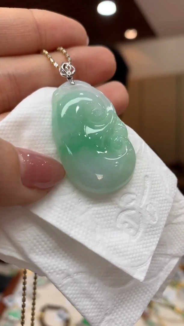 吊坠(不含链)18K金镶嵌翡翠如意