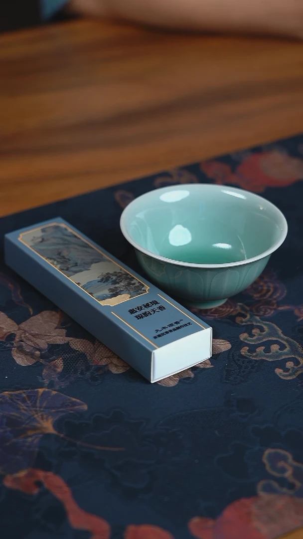 莲瓣主人杯+天然沉香一盒
