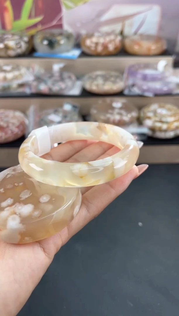 未镶嵌手镯石英质玉59