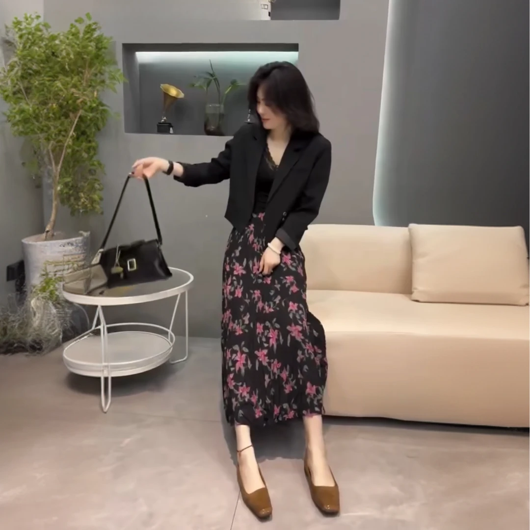 2025年春季网红新款时尚百搭高级感气质西服外套碎花半身裙套装女