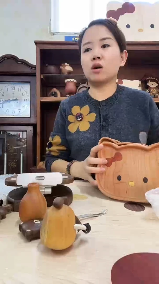 木凯蒂猫盘子  瑕疵