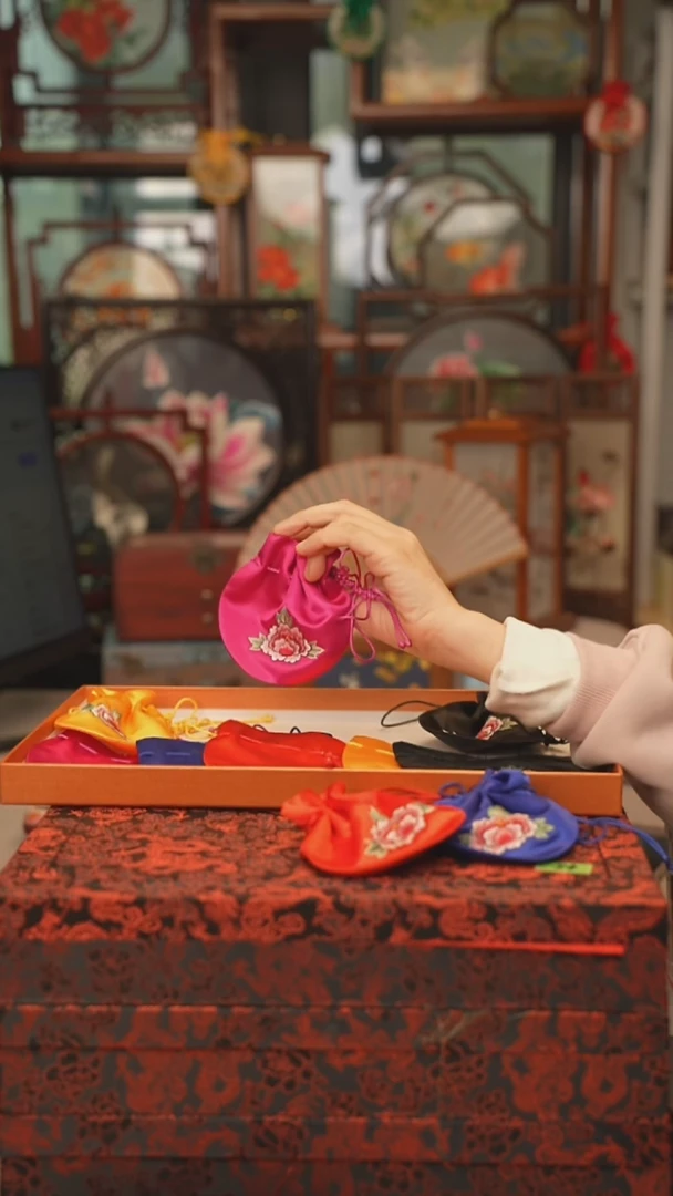 扇子绣花吊坠非遗