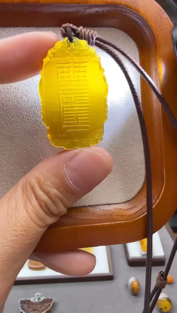 未镶嵌颈饰琥珀增长智慧吊坠