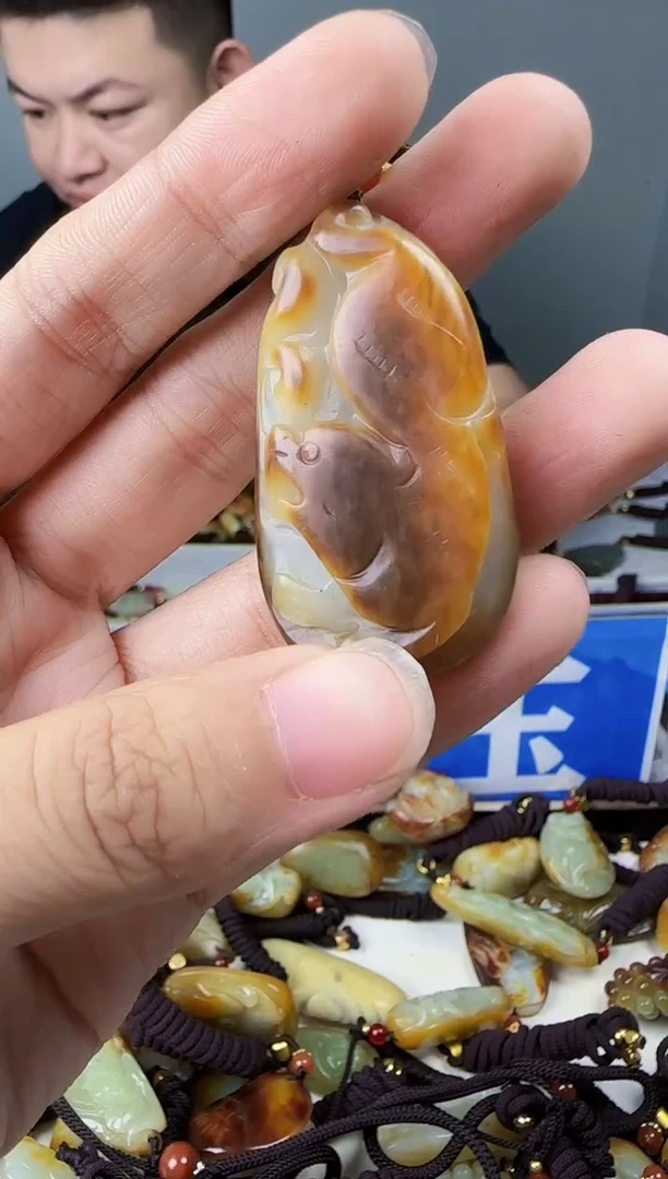 和田玉未镶嵌颈饰1