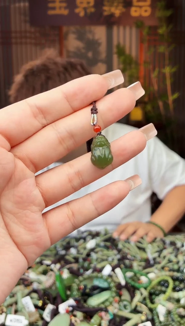 和田玉未镶嵌颈饰拍一发一