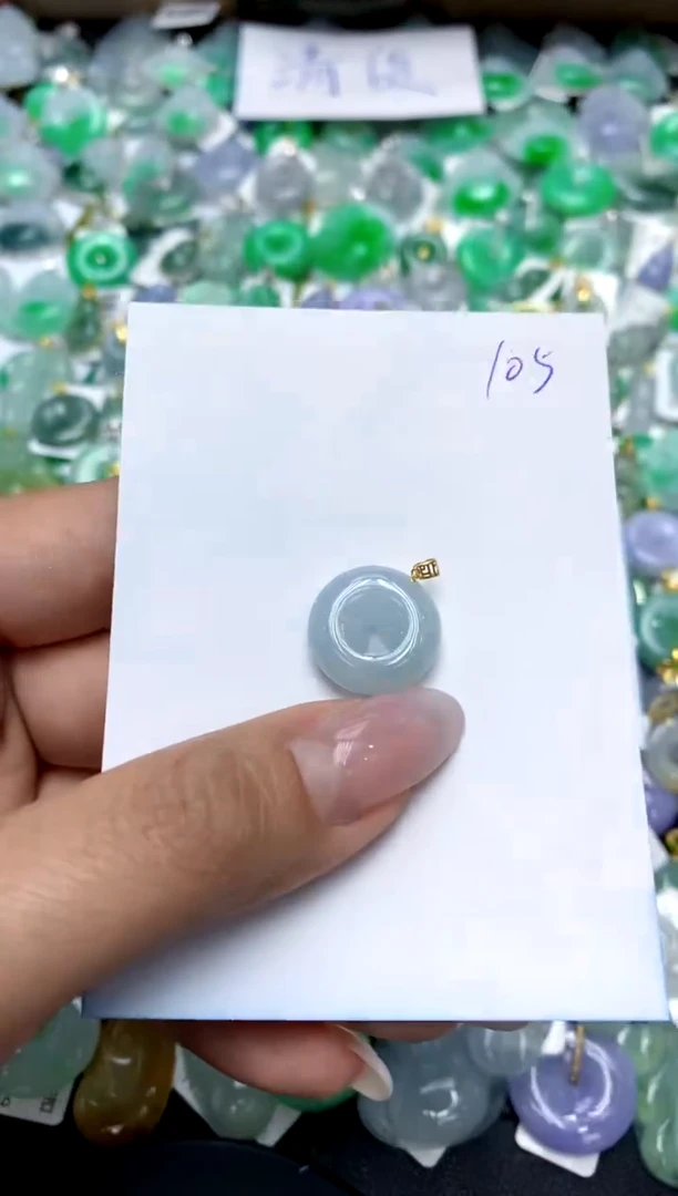 翡翠18K金镶嵌颈饰11111111111111