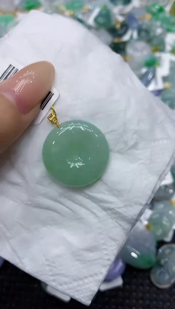 颈饰18K金镶嵌翡翠111111111111