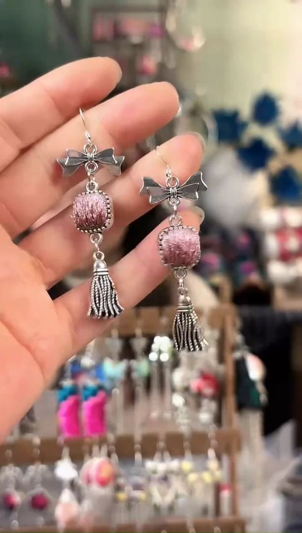 彩云南阁非遗老绣饰品657*