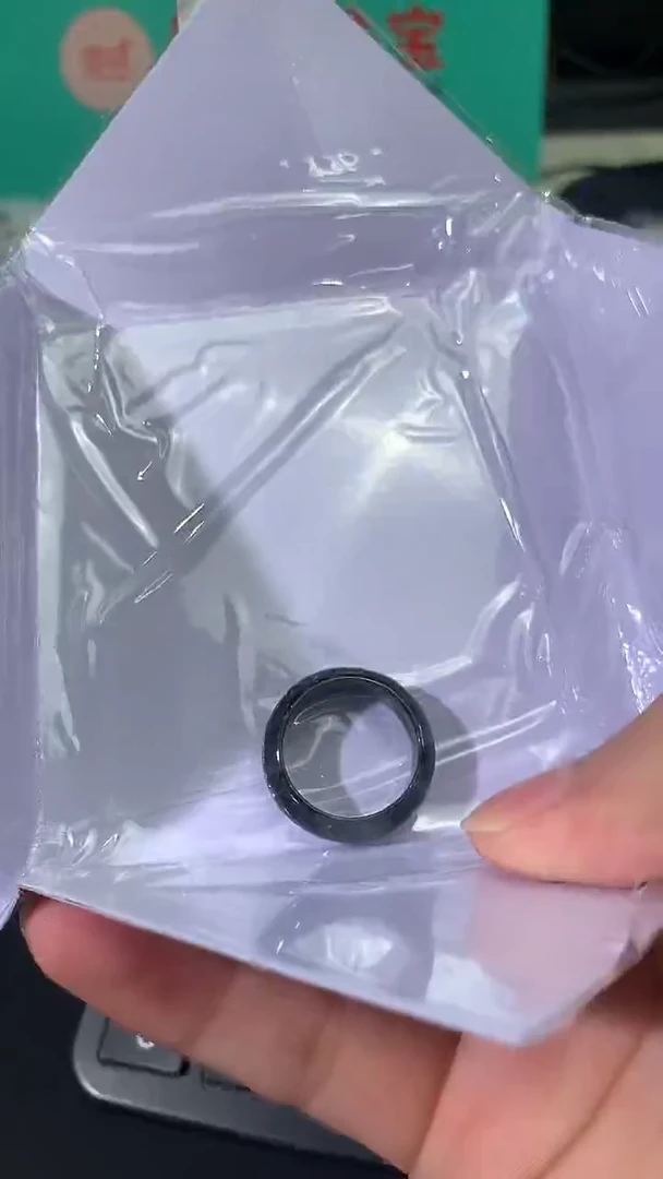 未镶嵌戒圈翡翠
