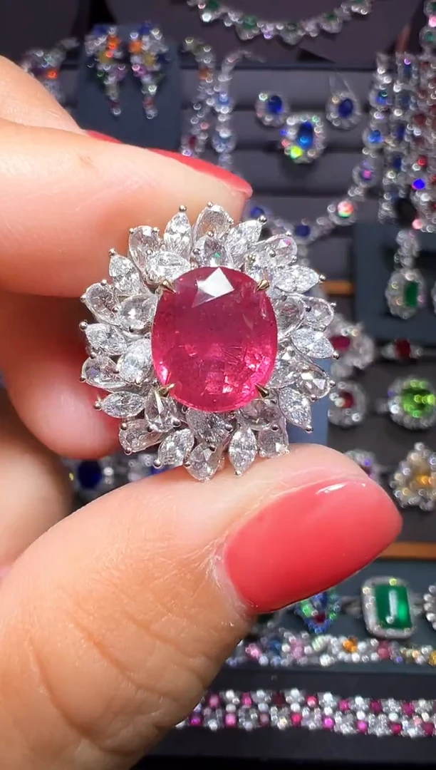 18K金镶嵌戒指红宝石AIGS 无烧 5.05克拉