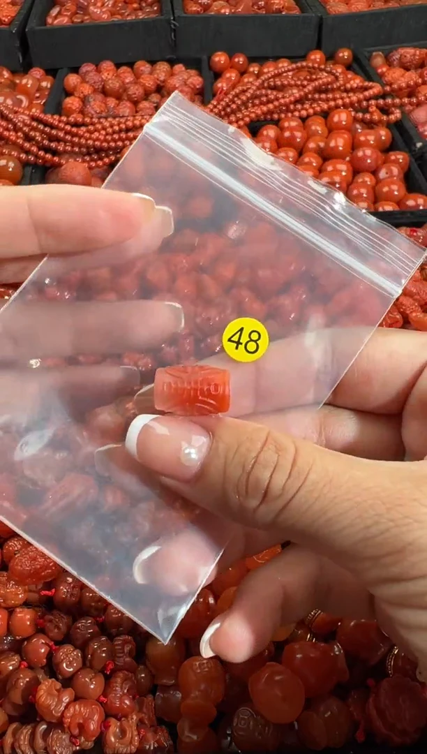 颈饰未镶嵌南红玛瑙1