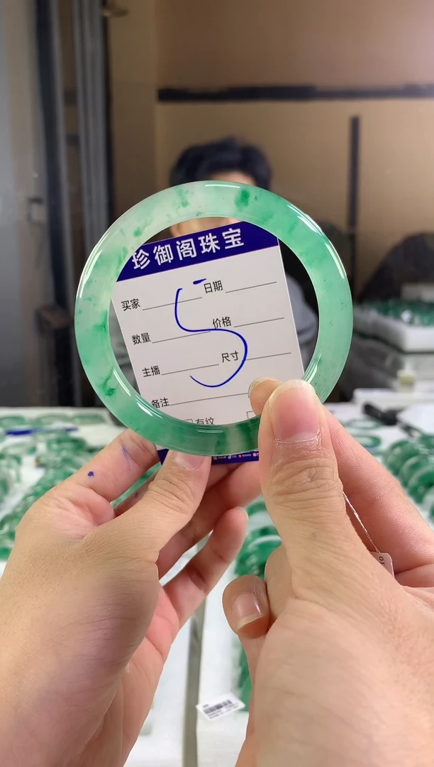 未镶嵌手镯石英质玉（非洲翠）?****️1