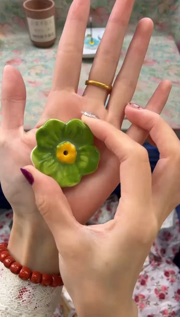 瓷片   绿色香插