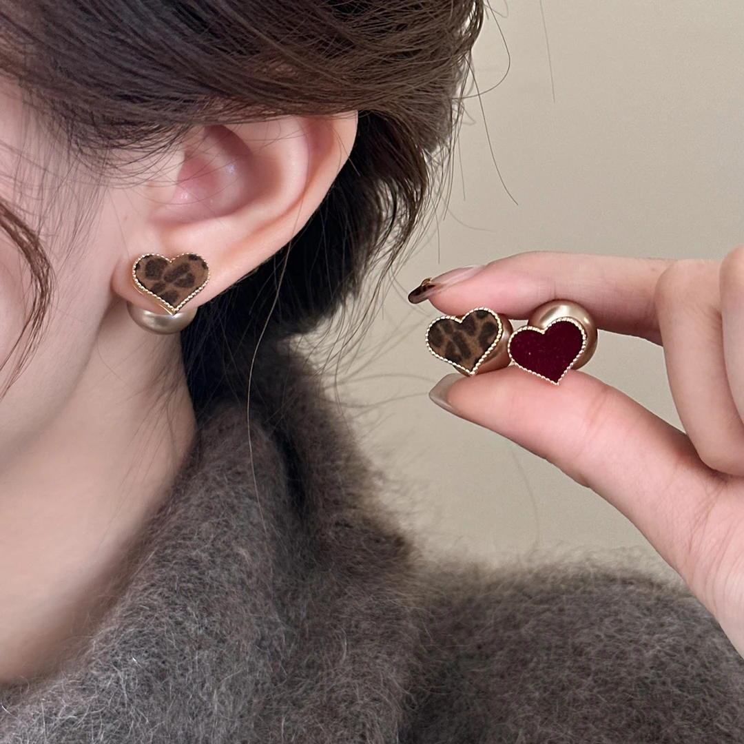 铜合金耳饰 复古植绒爱心珠珠两戴耳钉女秋冬轻奢高级感耳环耳饰