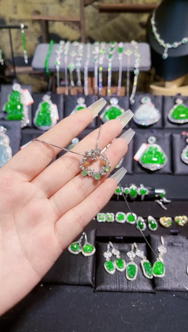 【闪购商品】翡翠颈饰未镶嵌甜甜圈