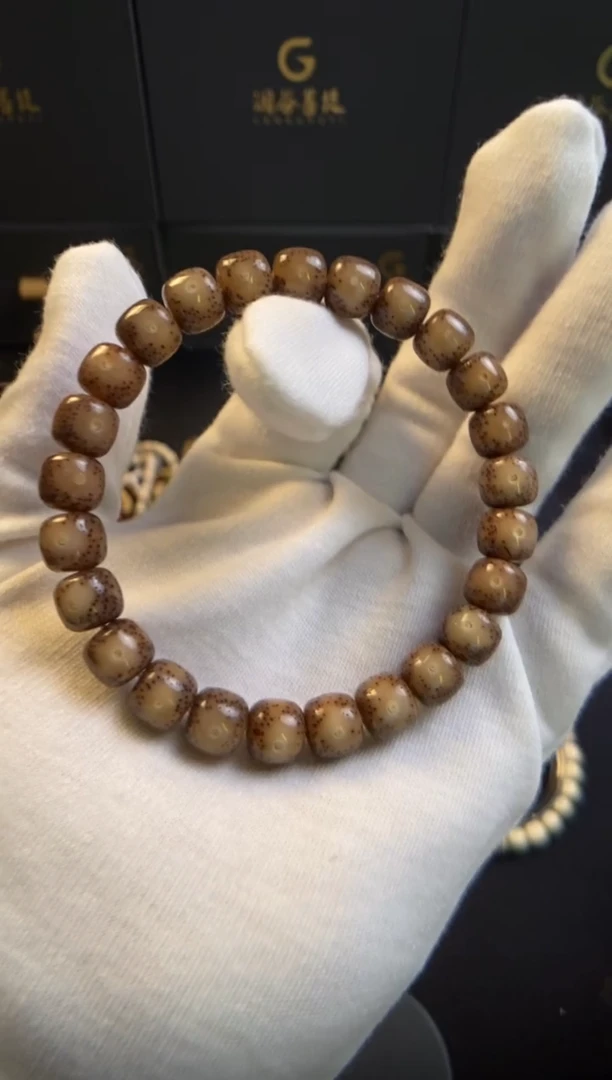 手串星月菩提9*8正月冰透黄金瞳