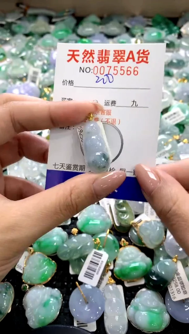 颈饰18K金镶嵌翡翠1111111111111111