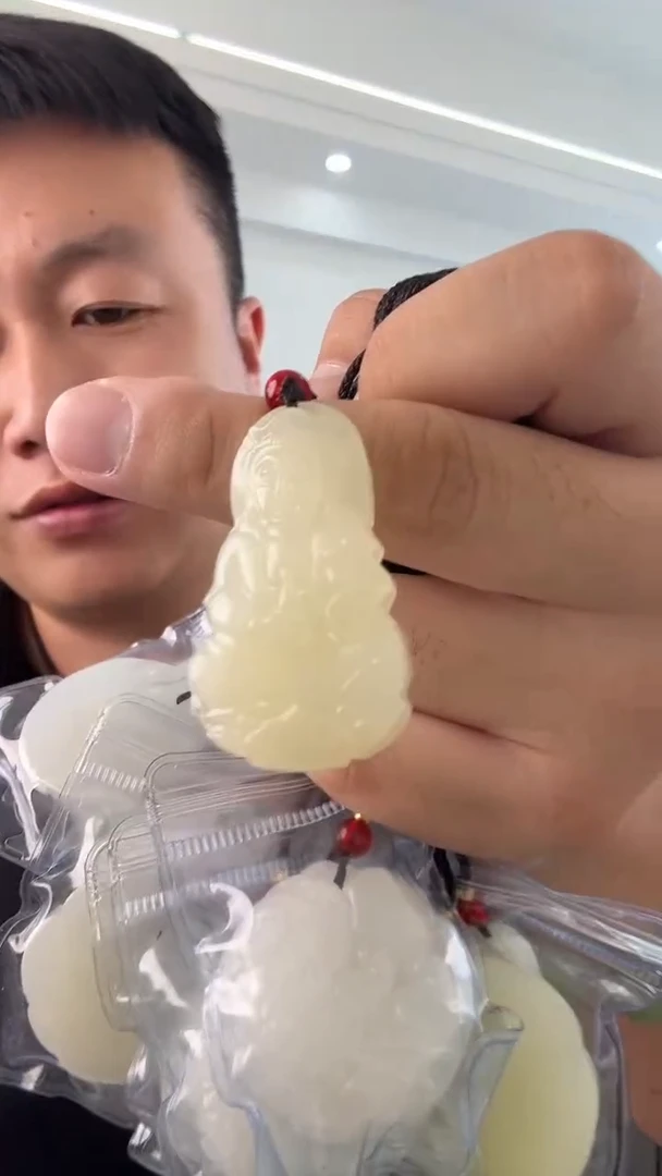 和田玉未镶嵌颈饰观音