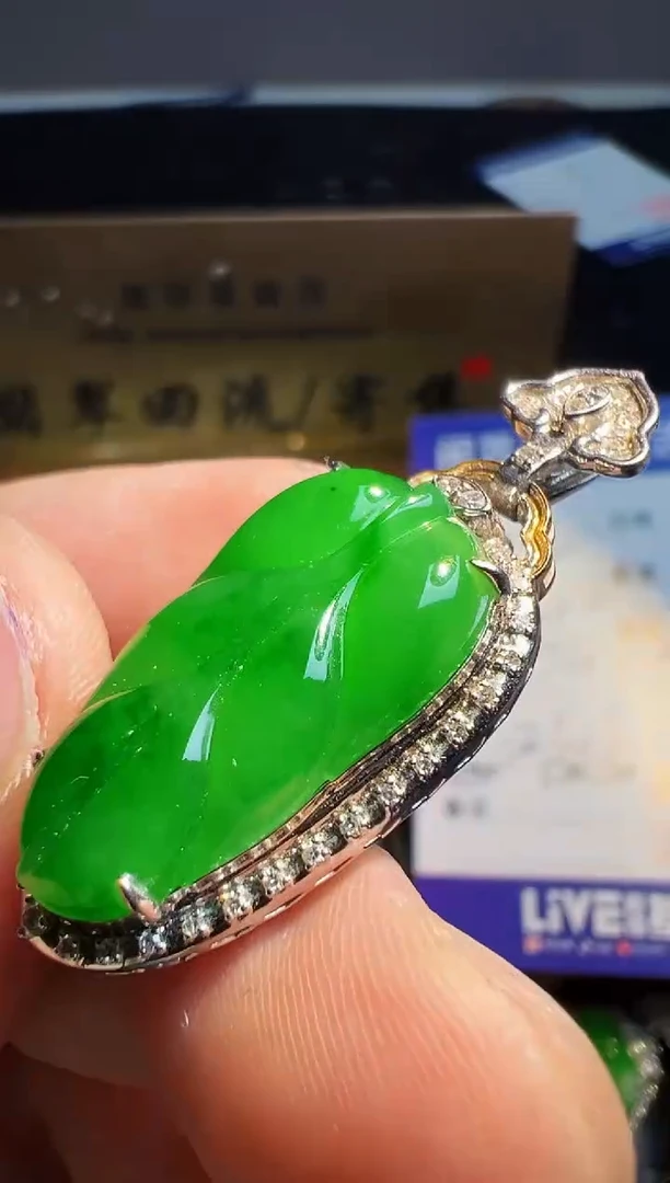 【闪购商品】翡翠颈饰18K金镶嵌翡翠回流