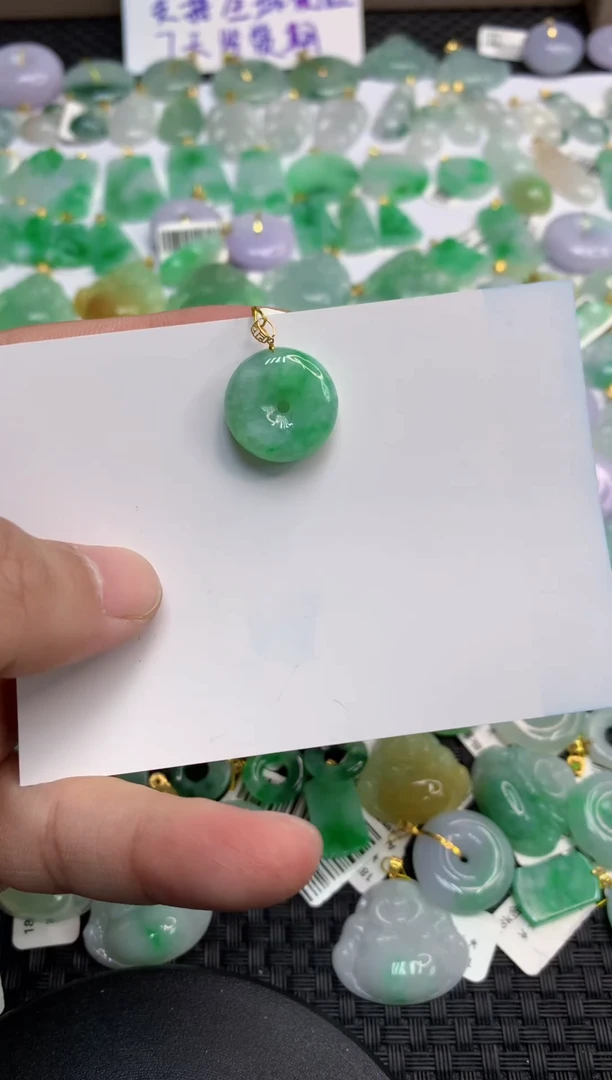 翡翠18K金镶嵌颈饰111111111