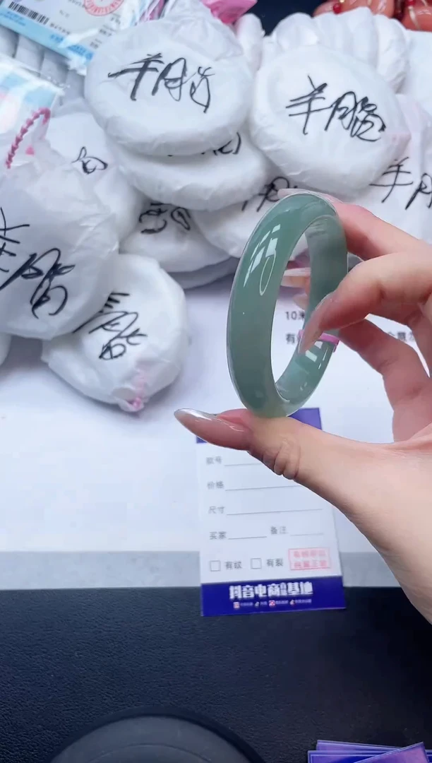 未镶嵌手镯石英质玉3K45-54