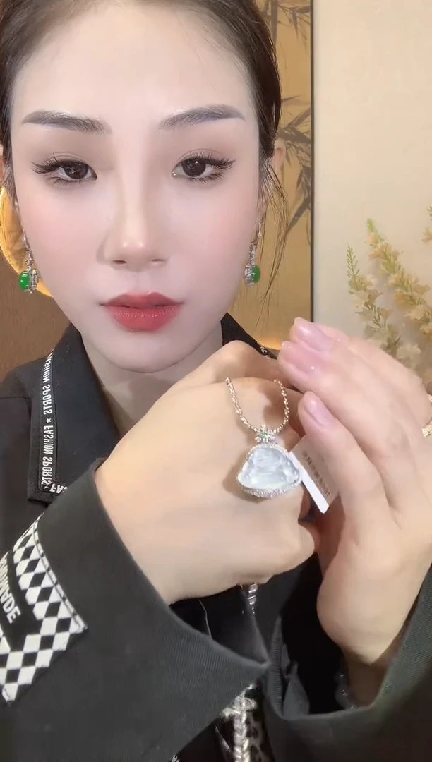 【闪购商品】翡翠吊坠(不含链)18K金镶嵌A50