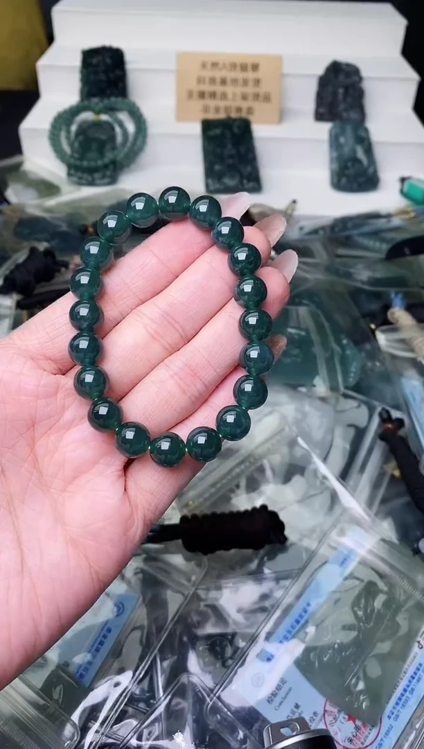 颈饰未镶嵌翡翠