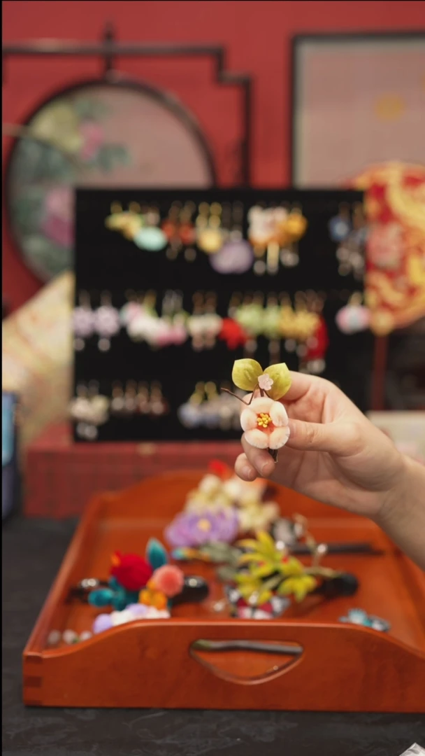 刺绣非遗手工绒花饰品