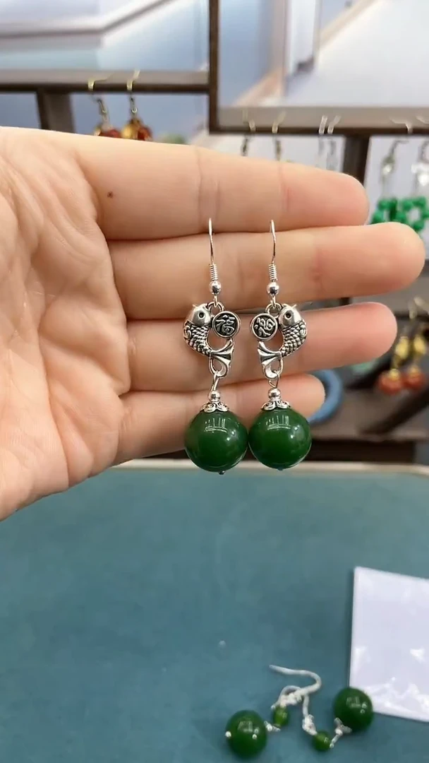 银S925镶嵌和田玉耳饰小*14mm绿珠小鱼
