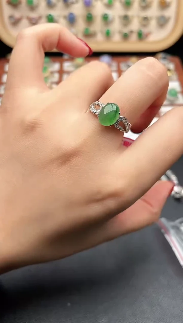 未镶嵌戒指翡翠一物一证一礼盒