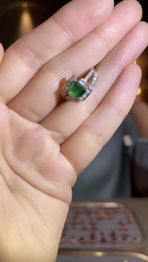 银S925镶嵌手饰祖母绿手饰