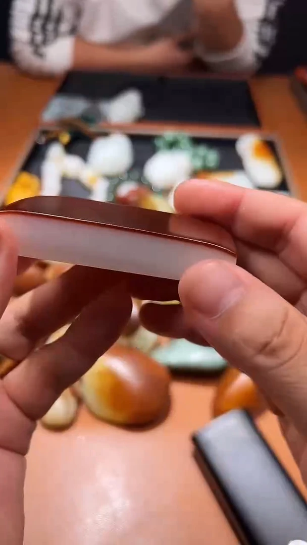 未镶嵌和田玉把件乡**。和田玉