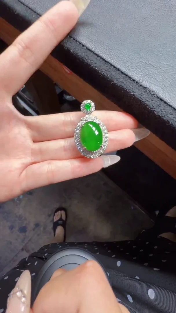 未镶嵌定制翡翠翡翠A货有轻微色差属于正常现象，吊坠多样性发货1