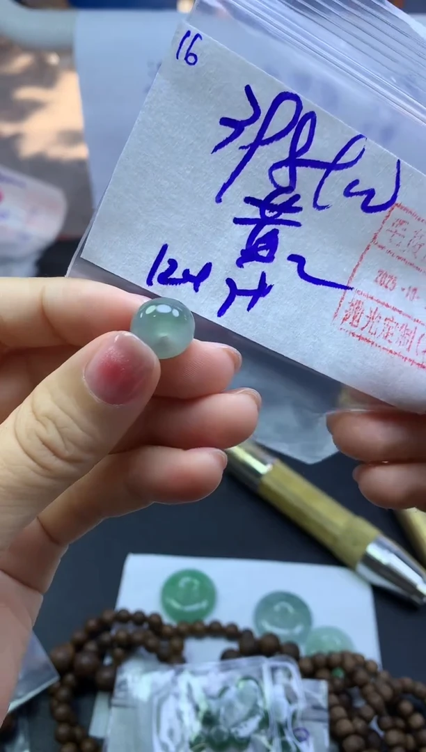 未镶嵌定制翡翠黄*来16小扣子*360元毛货需精抛光