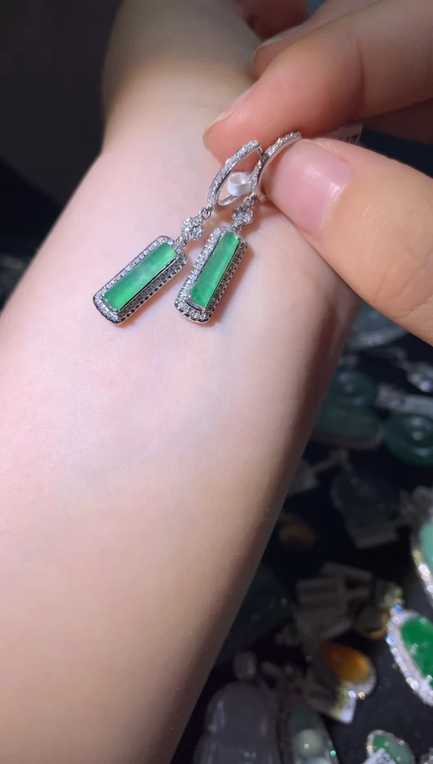 吊坠(不含链)18K金镶嵌翡翠吊坠