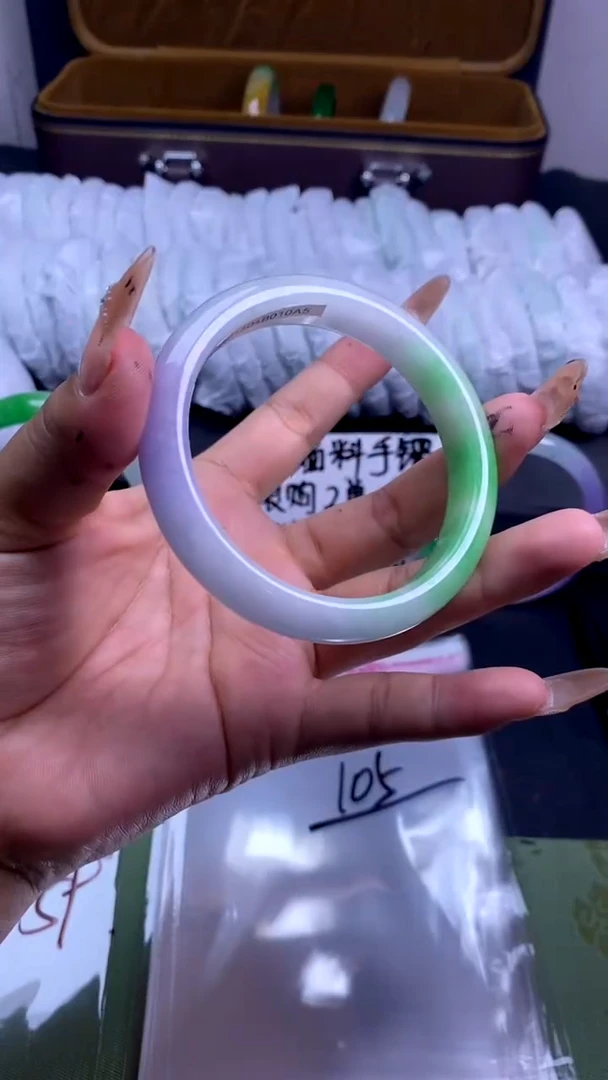 时尚女款缅料手镯105