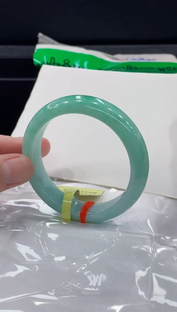 翡翠手镯未镶嵌手镯
