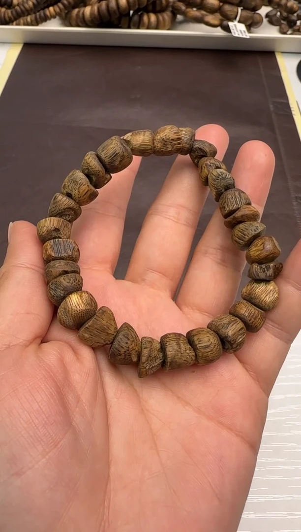 【闪购商品】沉香手串黄皮黑肉老料奇楠随型单圈多样性发1