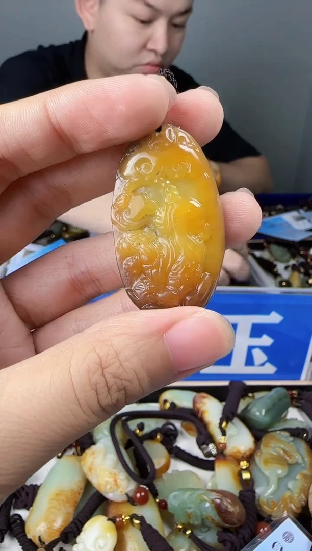 和田玉未镶嵌颈饰1