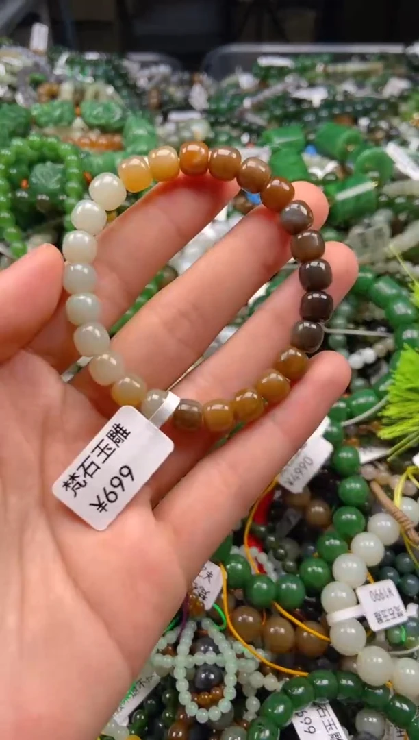 和田玉未镶嵌颈饰1